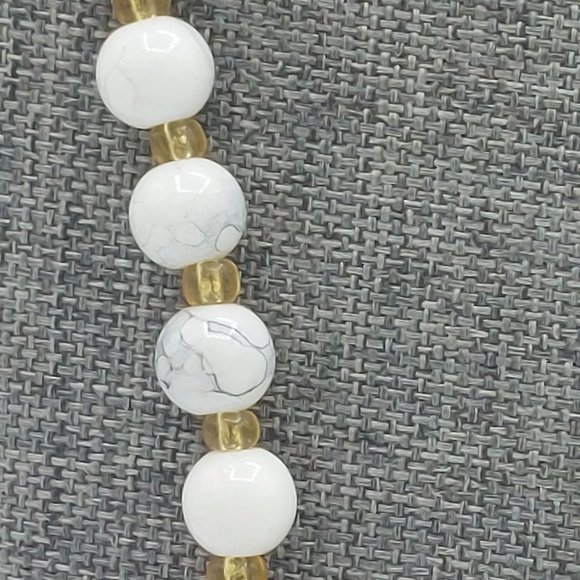 Vintage 80's white and Silver Toned Long Necklace White Glass Beads Pendant - Picture 5 of 6
